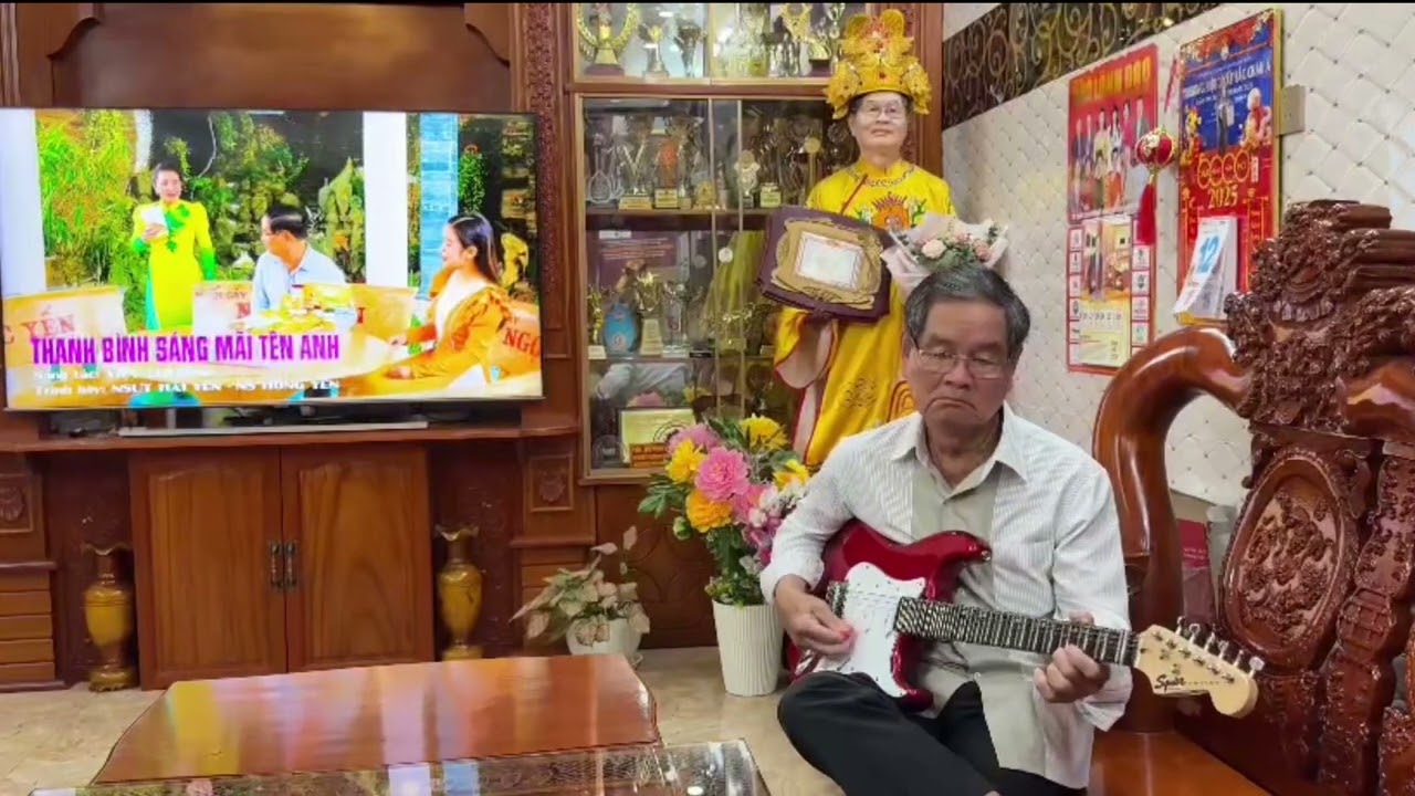 TIẾNG ĐỜN CỦA ÔNG VUA MUỐI SẤY