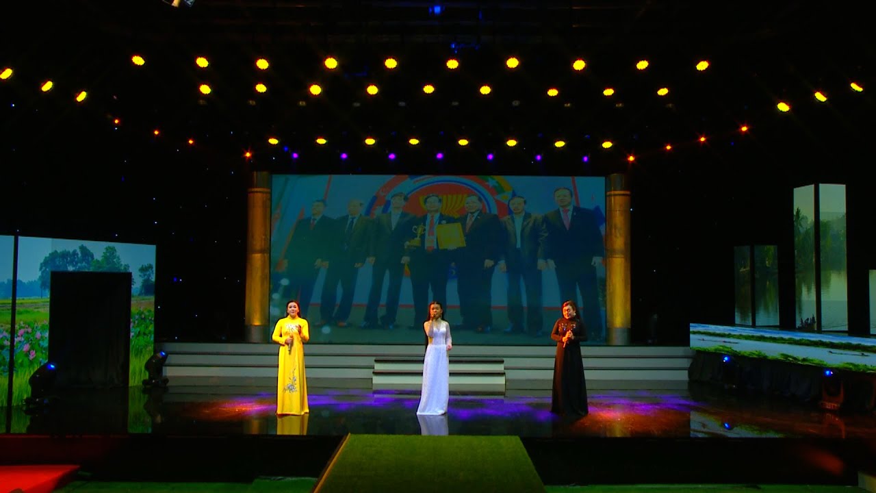 QUÊ HƯƠNG NGHĨA MẶN TÌNH NỒNG